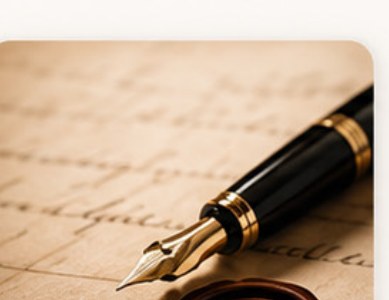 Pluma y sello de lacre sobre un documento manuscrito